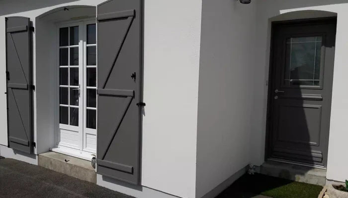 Pose d'une fermeture par JP PRIN, menuisier à Machecoul