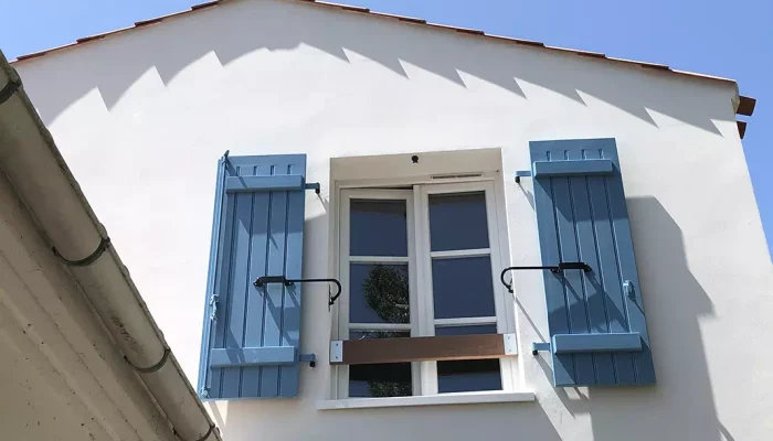 Pose d'une fermeture par JP PRIN, menuisier à Machecoul