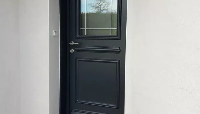 Pose d'une porte d'entrée par JP PRIN, menuisier à Machecoul