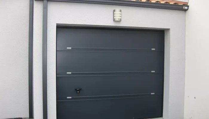 Pose d'une porte de garage par JP PRIN, menuisier à Machecoul